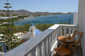Sunny house in Agkali Bay